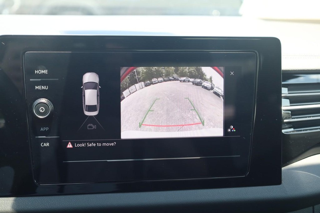 Volkswagen Jetta Vehicle Full-screen Gallery Image 12