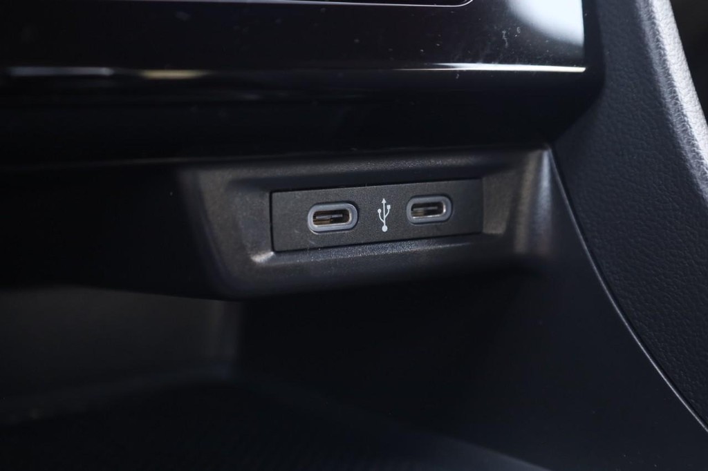 Volkswagen Jetta Vehicle Full-screen Gallery Image 14