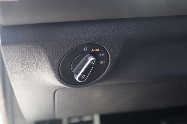 Volkswagen Jetta Vehicle Image 09