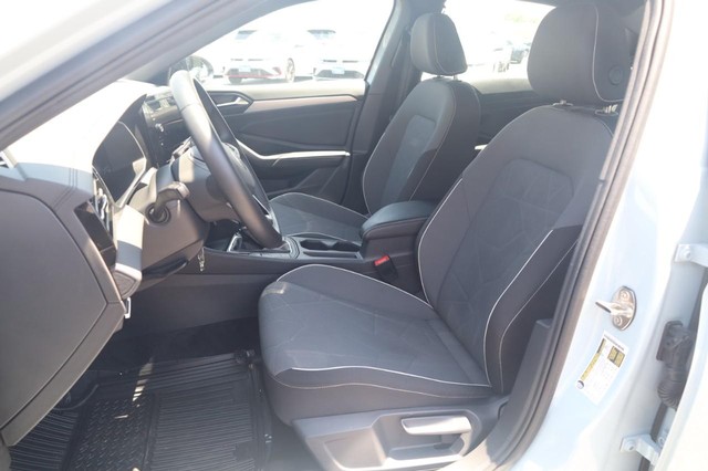 Volkswagen Jetta Vehicle Image 16