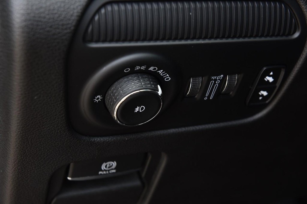 Jeep Wagoneer L Vehicle Full-screen Gallery Image 12