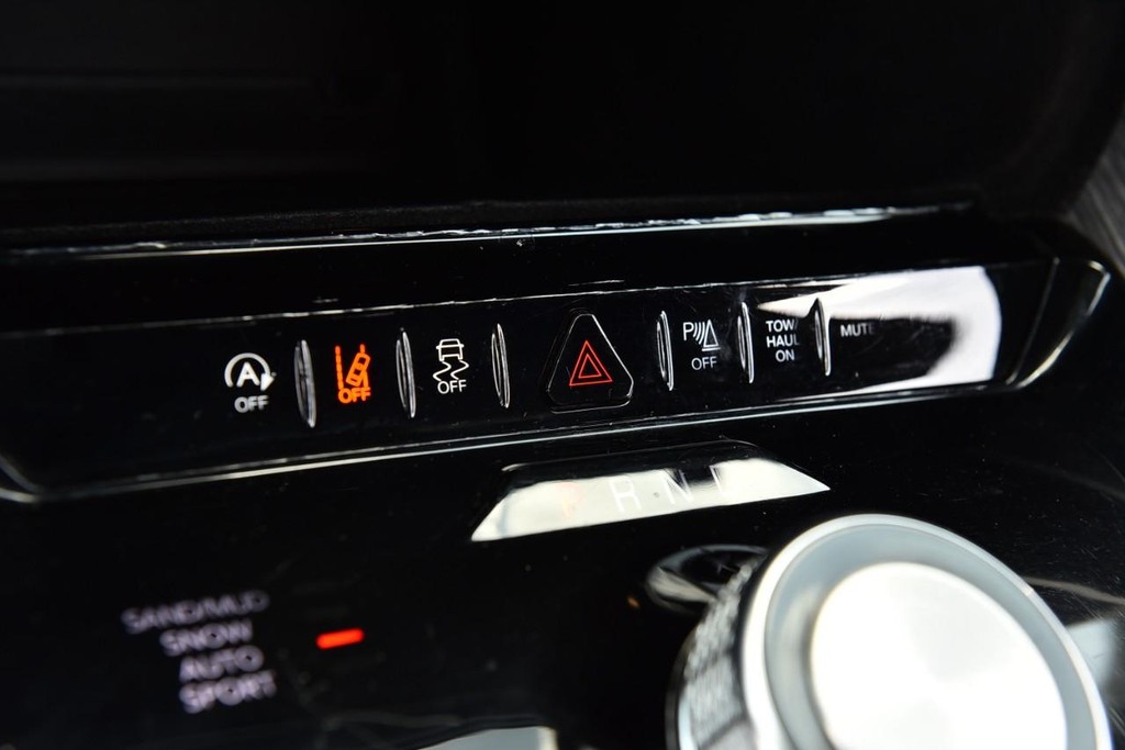 Jeep Wagoneer L Vehicle Full-screen Gallery Image 19