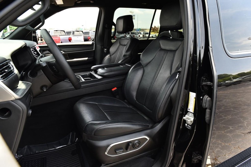 Jeep Wagoneer L Vehicle Full-screen Gallery Image 22