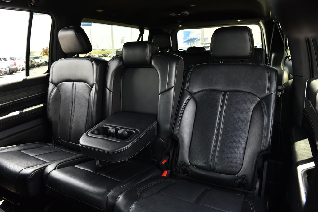 Jeep Wagoneer L Vehicle Full-screen Gallery Image 24