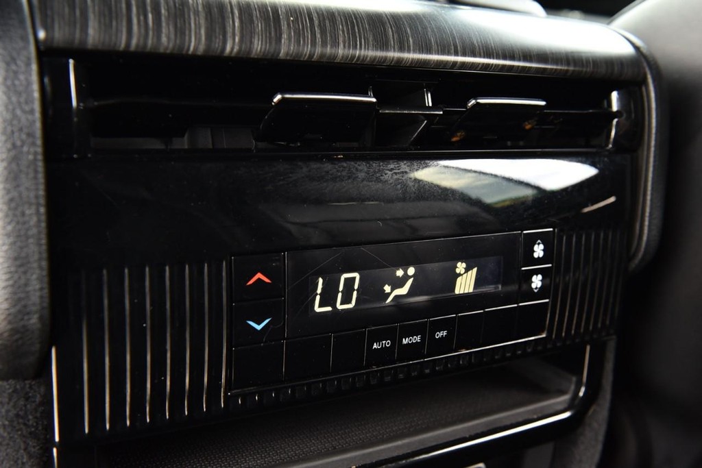 Jeep Wagoneer L Vehicle Full-screen Gallery Image 25