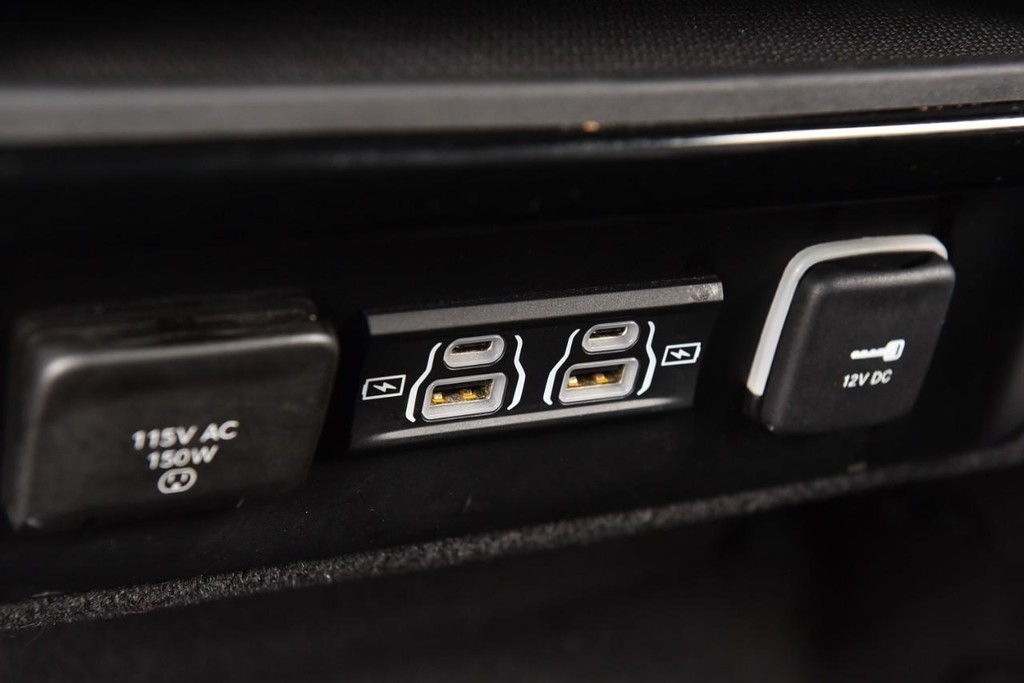 Jeep Wagoneer L Vehicle Full-screen Gallery Image 26