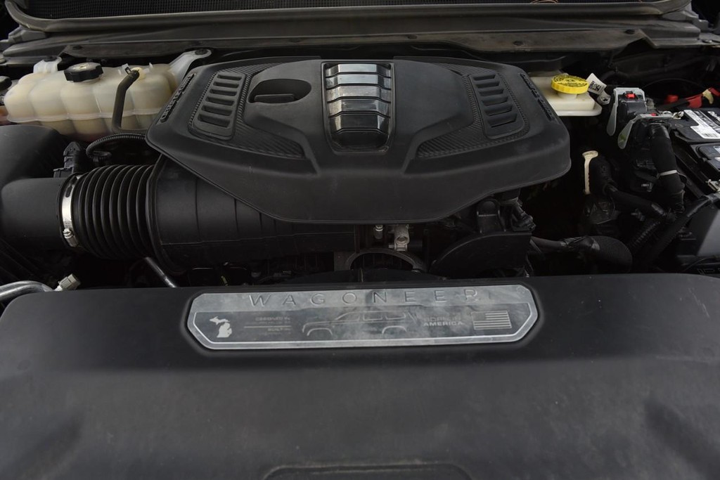 Jeep Wagoneer L Vehicle Full-screen Gallery Image 31
