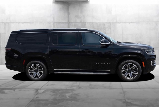 Jeep Wagoneer L Vehicle Image 05