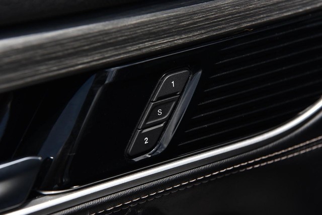 Jeep Wagoneer L Vehicle Image 10