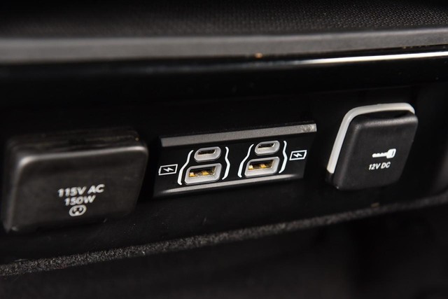 Jeep Wagoneer L Vehicle Image 26