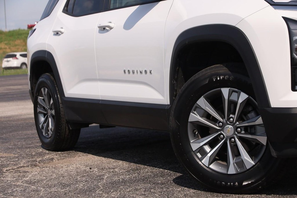 Chevrolet Equinox Vehicle Full-screen Gallery Image 3