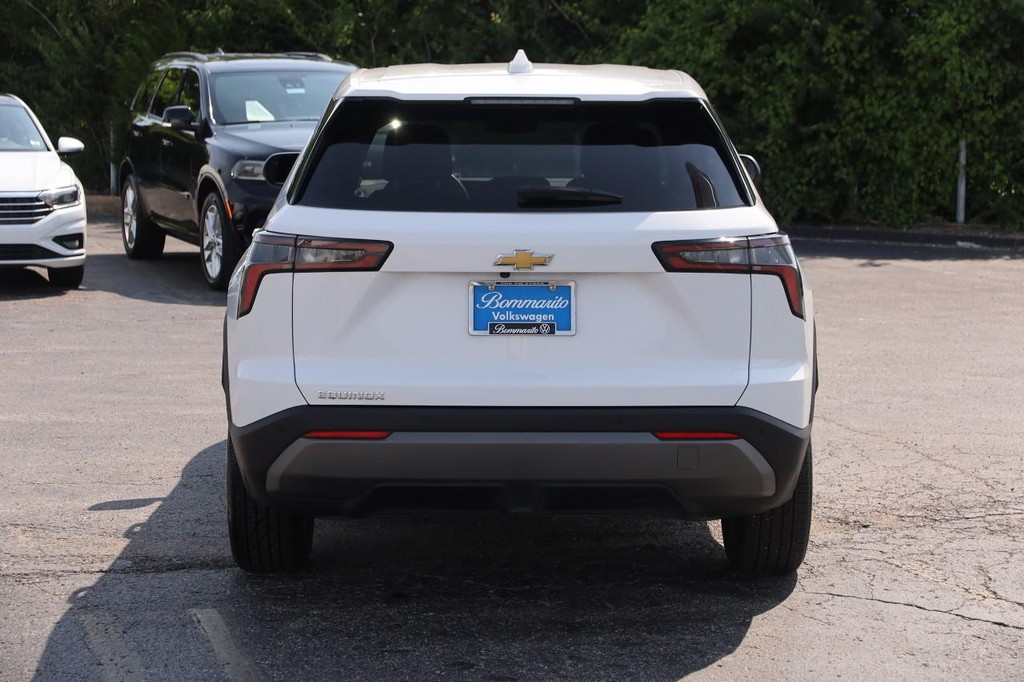 Chevrolet Equinox Vehicle Full-screen Gallery Image 6