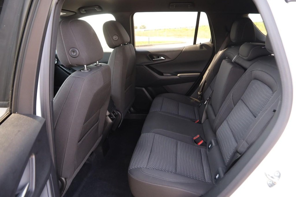 Chevrolet Equinox Vehicle Full-screen Gallery Image 9