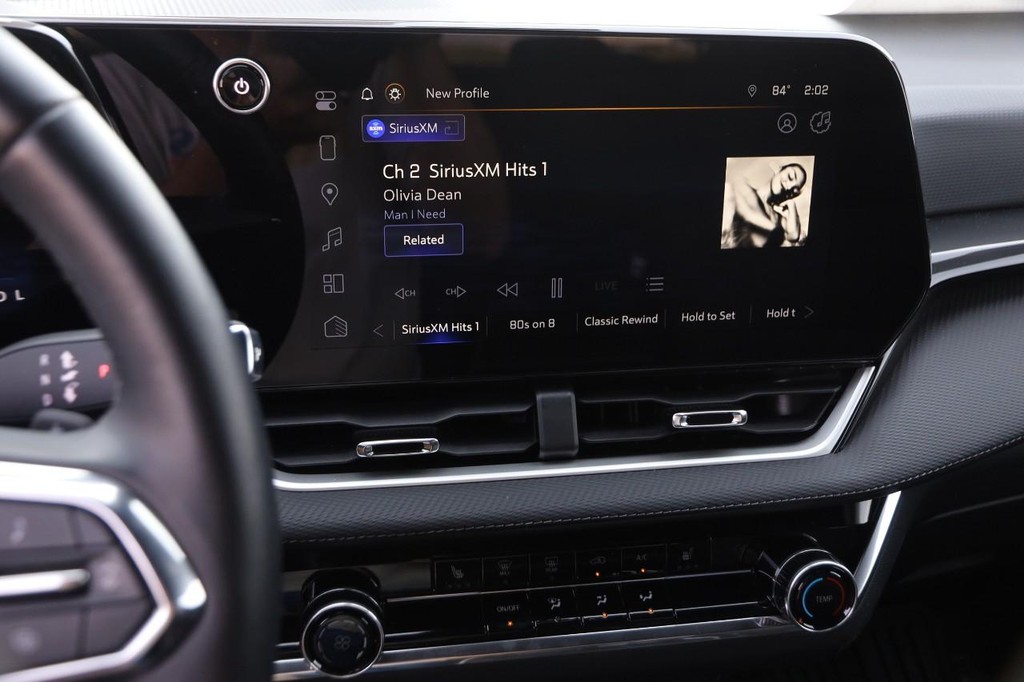 Chevrolet Equinox Vehicle Full-screen Gallery Image 15