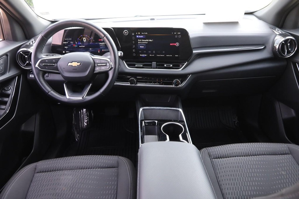 Chevrolet Equinox Vehicle Full-screen Gallery Image 18