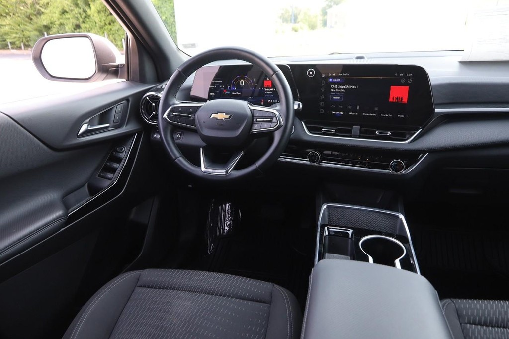 Chevrolet Equinox Vehicle Full-screen Gallery Image 19