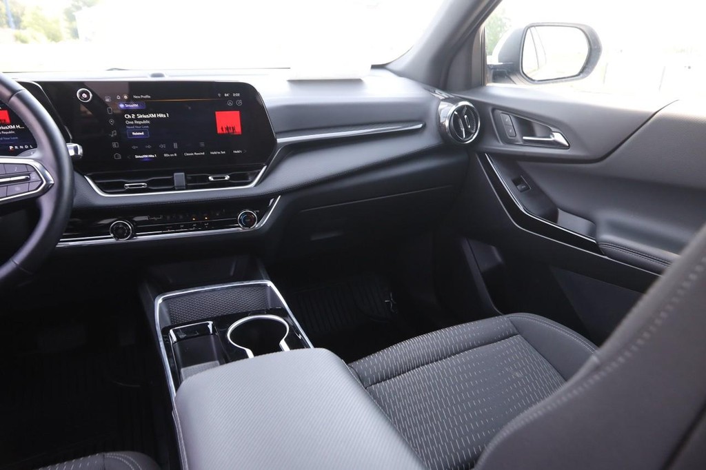 Chevrolet Equinox Vehicle Full-screen Gallery Image 22