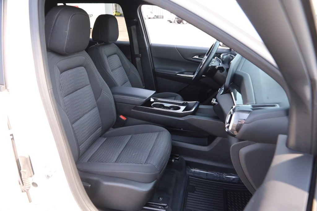 Chevrolet Equinox Vehicle Full-screen Gallery Image 23