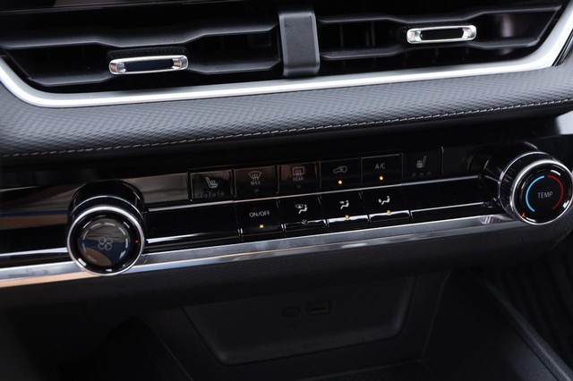 Chevrolet Equinox Vehicle Image 16