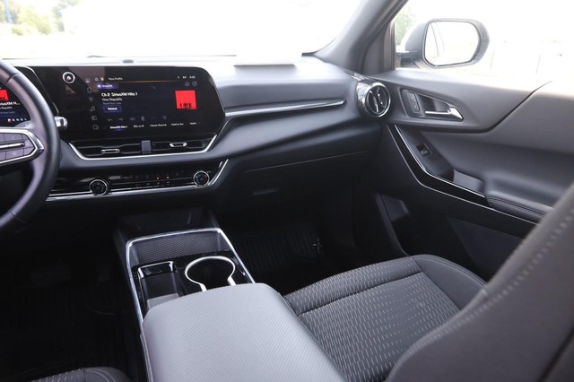 Chevrolet Equinox Vehicle Image 22