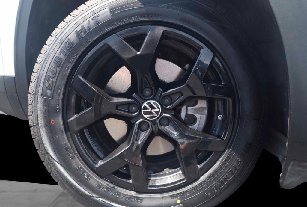Volkswagen Atlas Vehicle Full-screen Gallery Image 03