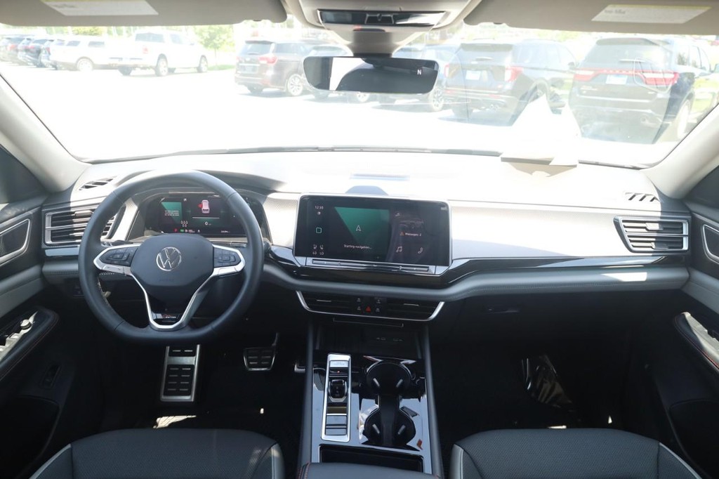 Volkswagen Atlas Vehicle Full-screen Gallery Image 07
