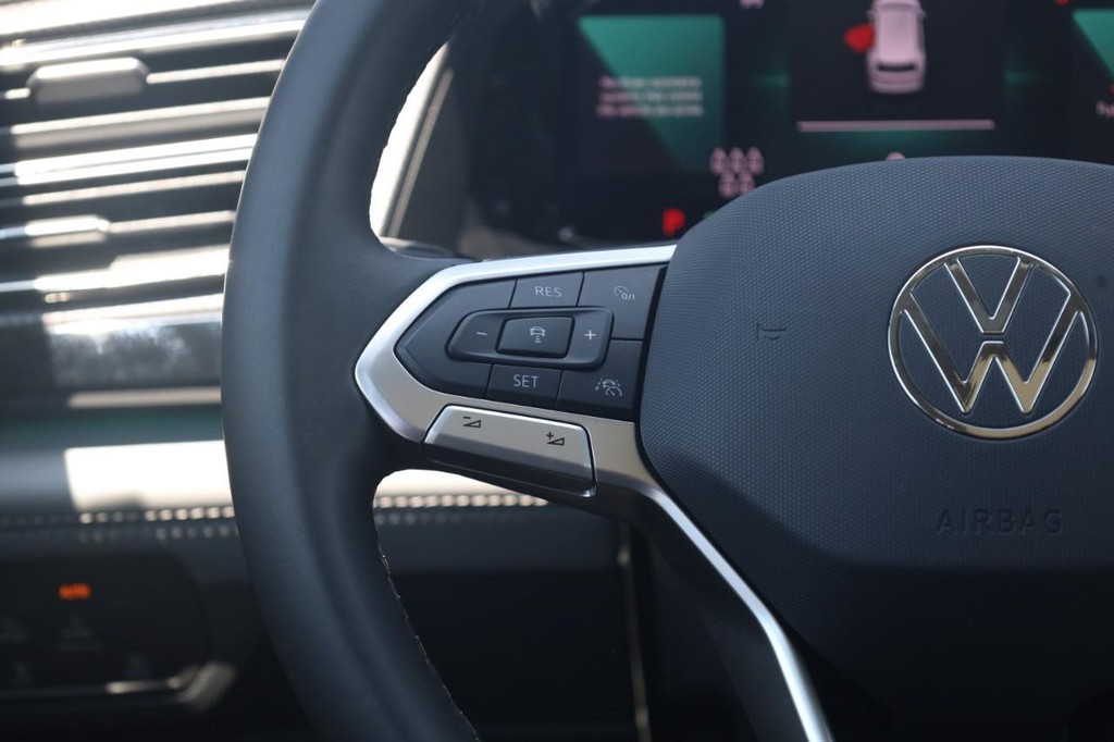 Volkswagen Atlas Vehicle Full-screen Gallery Image 10
