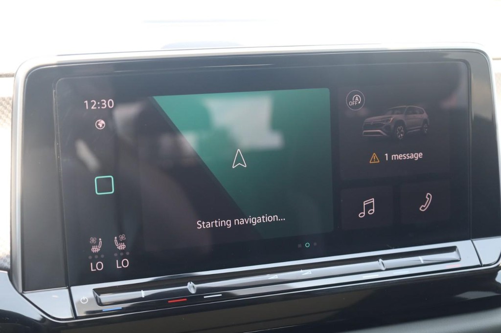 Volkswagen Atlas Vehicle Full-screen Gallery Image 14