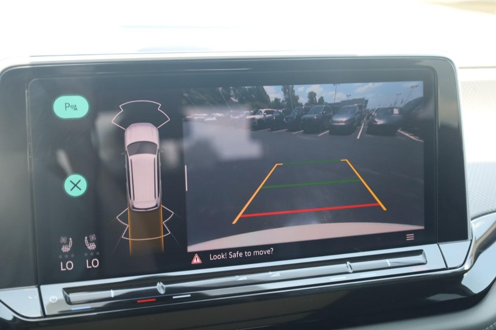 Volkswagen Atlas Vehicle Full-screen Gallery Image 15