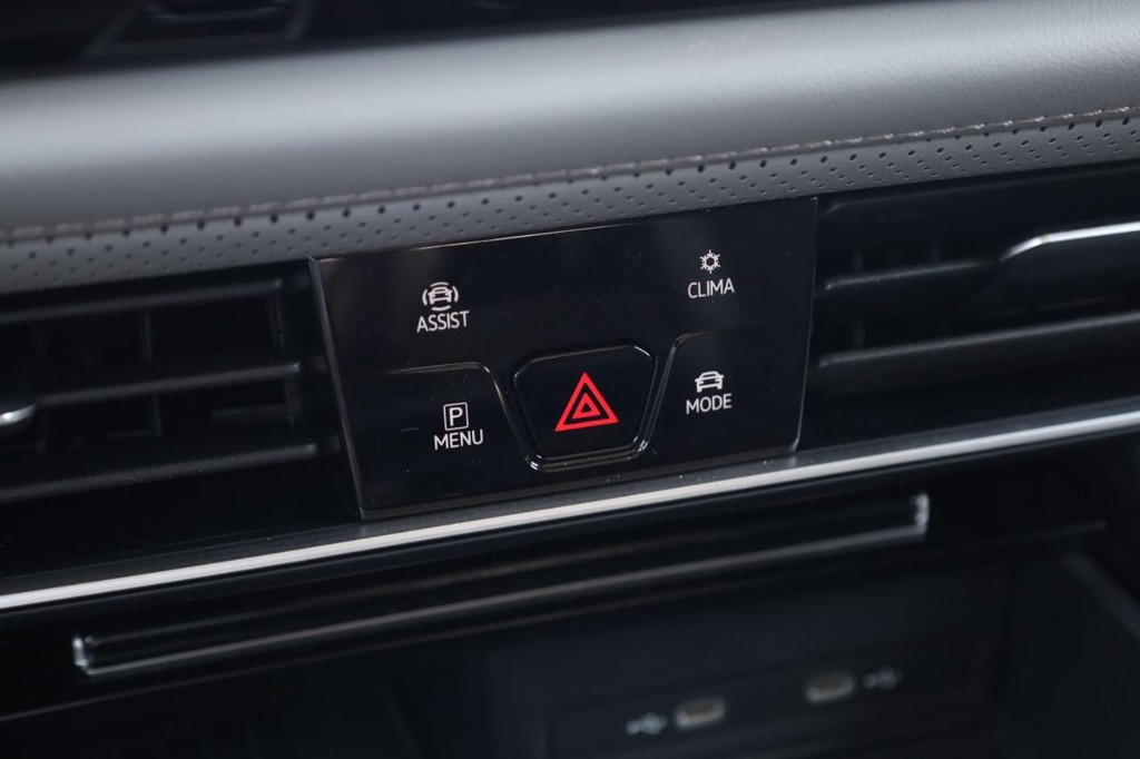 Volkswagen Atlas Vehicle Full-screen Gallery Image 16