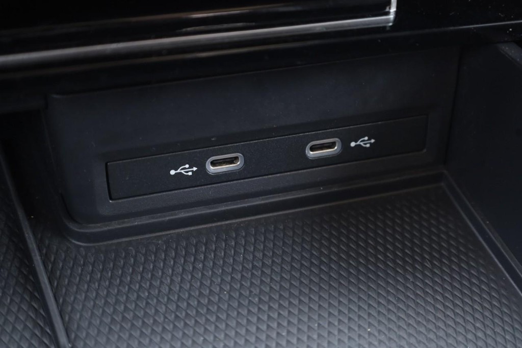 Volkswagen Atlas Vehicle Full-screen Gallery Image 17