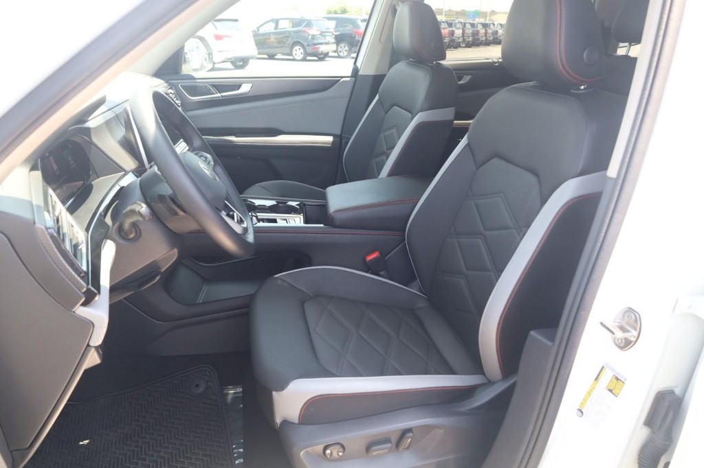 Volkswagen Atlas Vehicle Full-screen Gallery Image 19