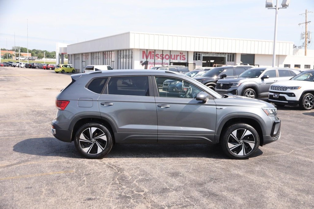 Volkswagen Taos Vehicle Full-screen Gallery Image 5