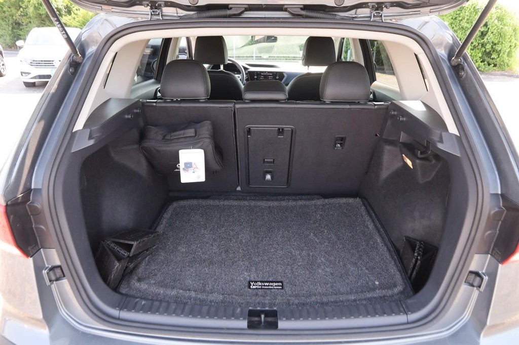 Volkswagen Taos Vehicle Full-screen Gallery Image 7