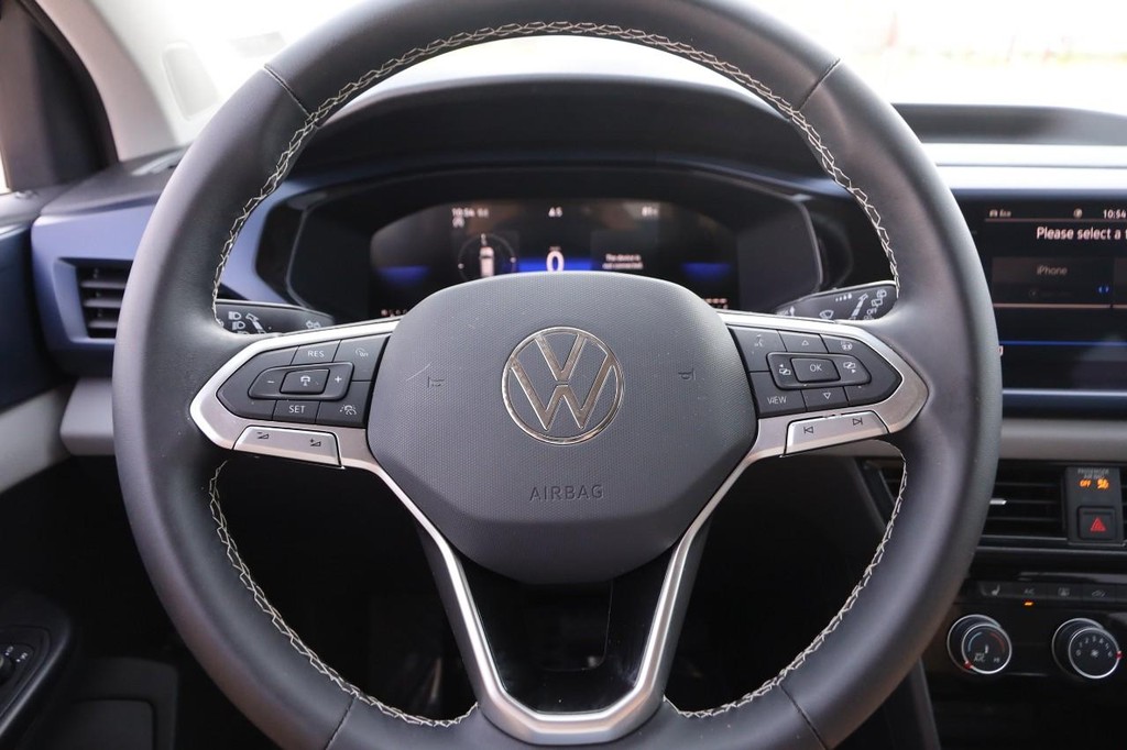 Volkswagen Taos Vehicle Full-screen Gallery Image 10