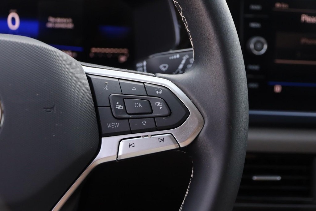 Volkswagen Taos Vehicle Full-screen Gallery Image 12