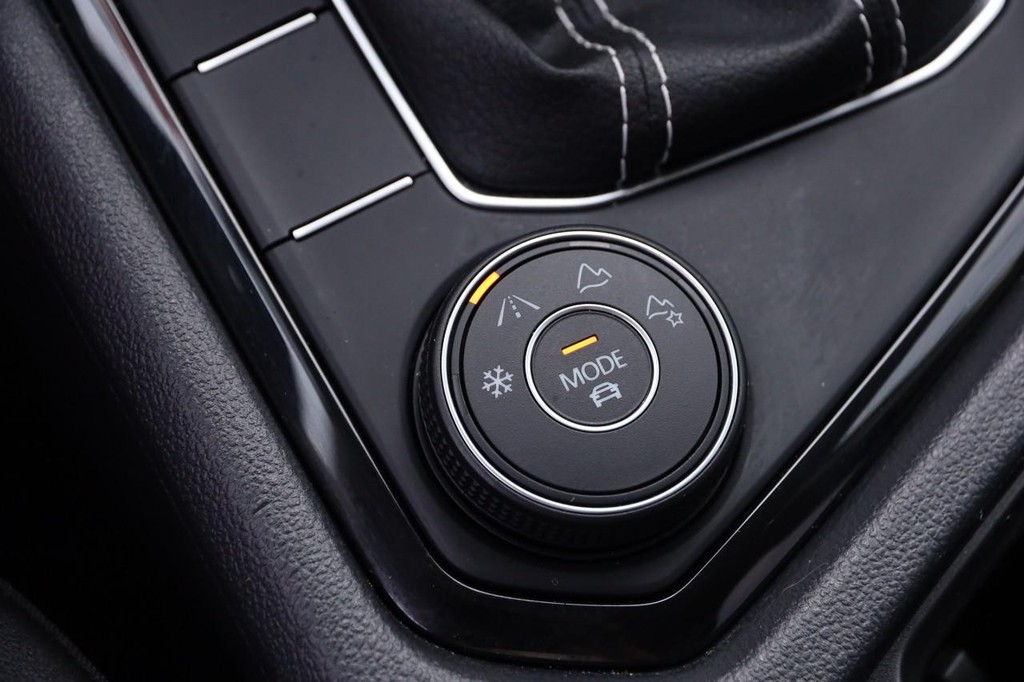 Volkswagen Taos Vehicle Full-screen Gallery Image 17