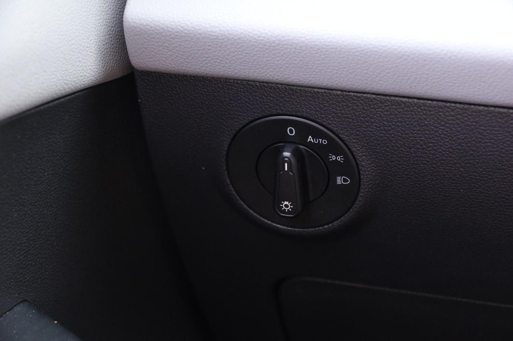 Volkswagen Taos Vehicle Full-screen Gallery Image 18