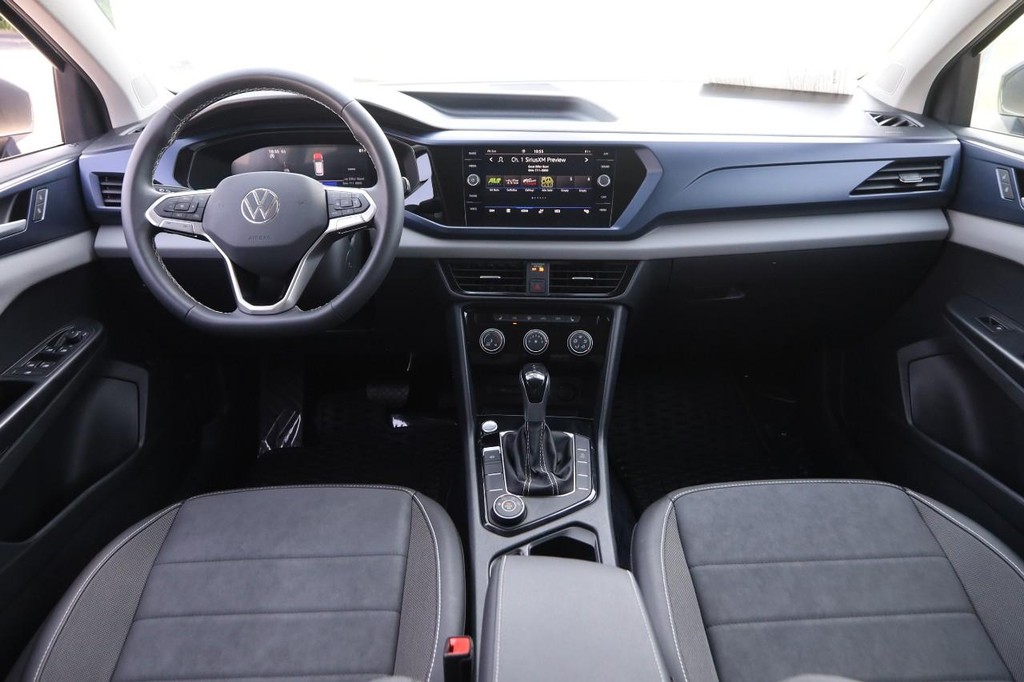 Volkswagen Taos Vehicle Full-screen Gallery Image 19