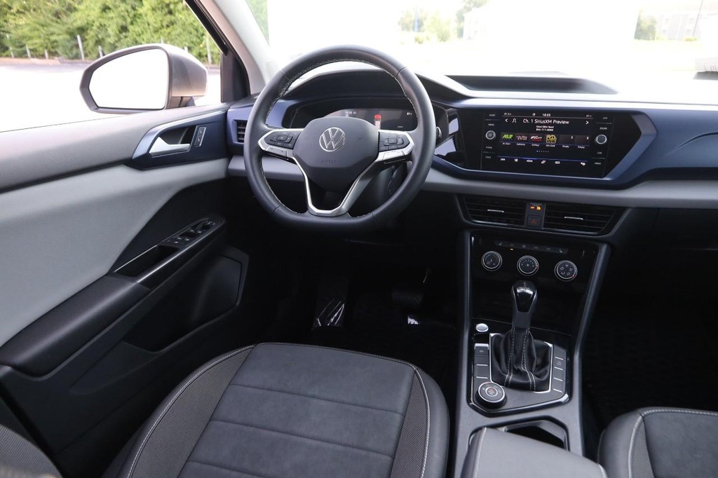 Volkswagen Taos Vehicle Full-screen Gallery Image 20