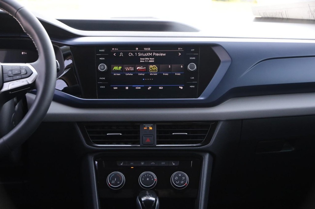 Volkswagen Taos Vehicle Full-screen Gallery Image 22