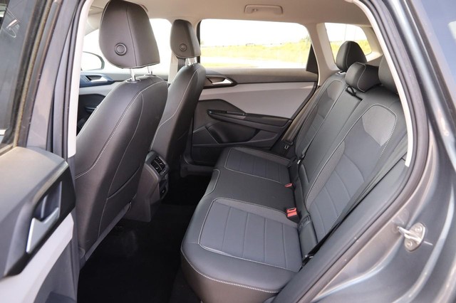 Volkswagen Taos Vehicle Image 09