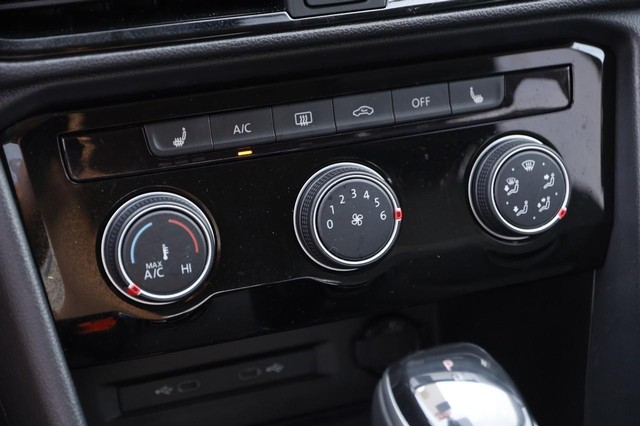 Volkswagen Taos Vehicle Image 16