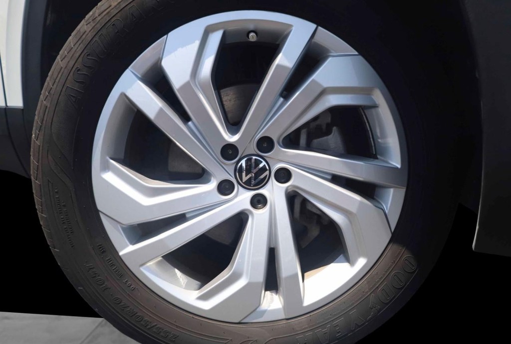 Volkswagen Atlas Vehicle Full-screen Gallery Image 03