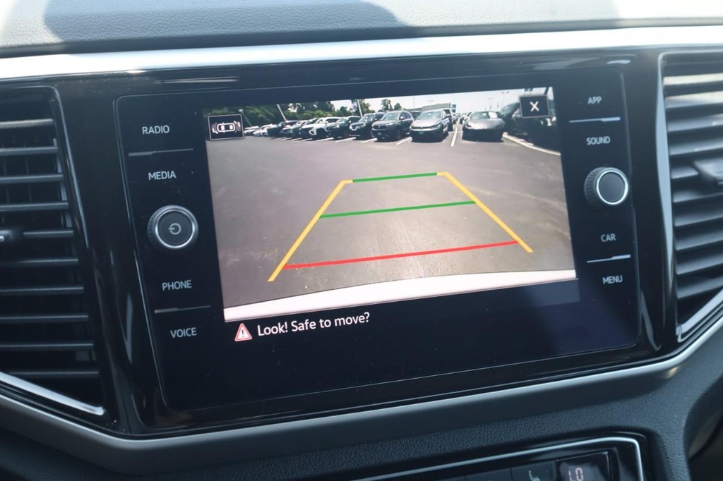 Volkswagen Atlas Vehicle Full-screen Gallery Image 15