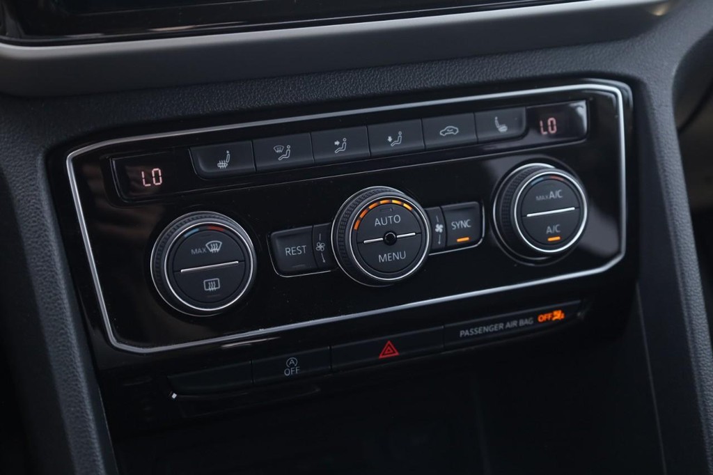 Volkswagen Atlas Vehicle Full-screen Gallery Image 16