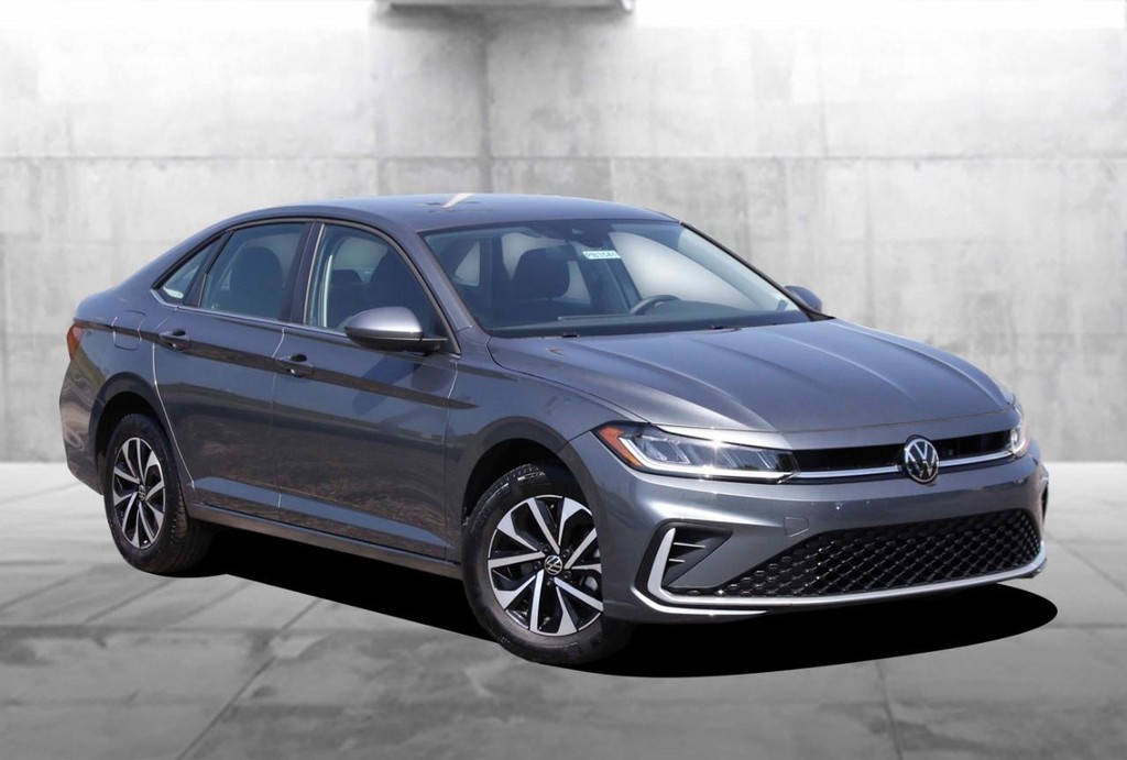 Volkswagen Jetta Vehicle Full-screen Gallery Image 2