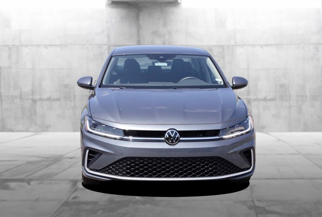Volkswagen Jetta Vehicle Full-screen Gallery Image 4