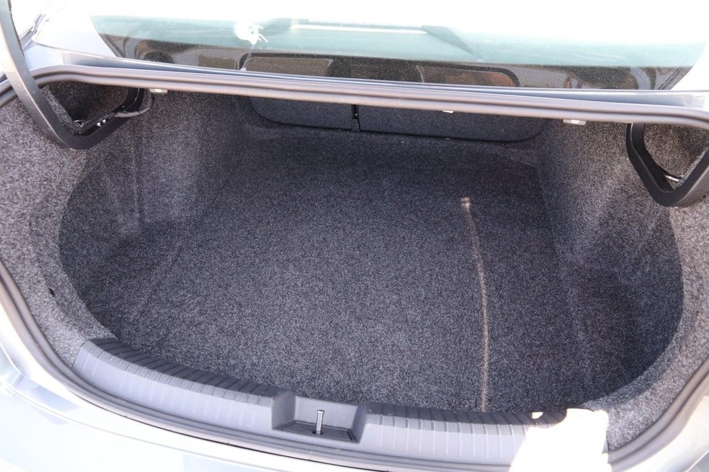 Volkswagen Jetta Vehicle Full-screen Gallery Image 7