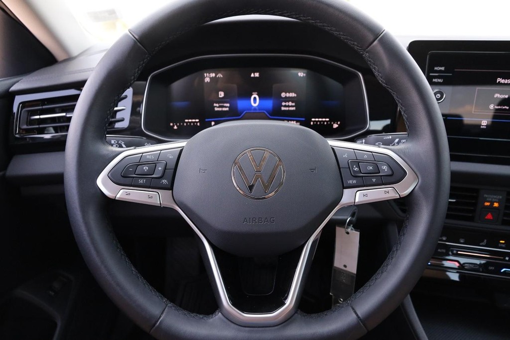 Volkswagen Jetta Vehicle Full-screen Gallery Image 10